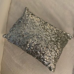 ACCENT PILLOW